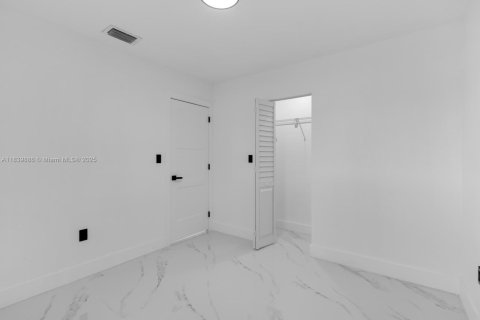 House in Miami Gardens, Florida 4 bedrooms, 109.16 sq.m. № 1832278 - photo 15