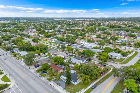 House in Miami Gardens, Florida 4 bedrooms, 109.16 sq.m. № 1832278 - photo 27