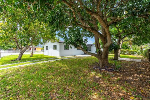 House in Miami Gardens, Florida 4 bedrooms, 109.16 sq.m. № 1832278 - photo 5