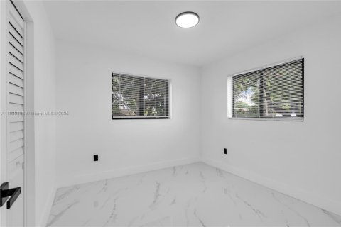 House in Miami Gardens, Florida 4 bedrooms, 109.16 sq.m. № 1832278 - photo 19