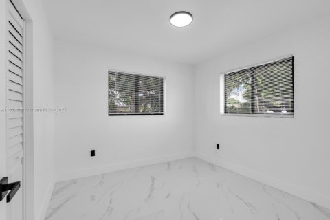 House in Miami Gardens, Florida 4 bedrooms, 109.16 sq.m. № 1832278 - photo 17