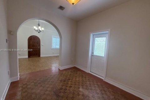 Villa ou maison à louer à Miami, Floride: 2 chambres, 116.13 m2 № 1858766 - photo 12