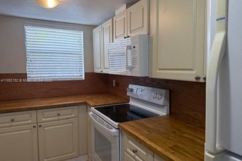 Villa ou maison à louer à Miami, Floride: 2 chambres, 116.13 m2 № 1858766 - photo 15