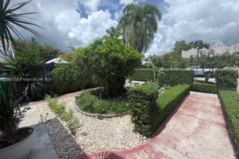 Villa ou maison à louer à Miami, Floride: 2 chambres, 116.13 m2 № 1858766 - photo 27
