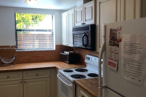 Villa ou maison à louer à Miami, Floride: 2 chambres, 116.13 m2 № 1858766 - photo 6