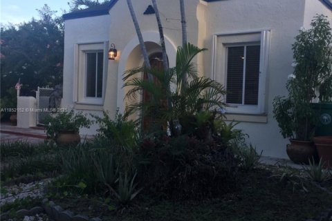 Villa ou maison à louer à Miami, Floride: 2 chambres, 116.13 m2 № 1858766 - photo 2