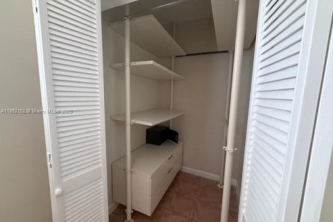 Villa ou maison à louer à Miami, Floride: 2 chambres, 116.13 m2 № 1858766 - photo 25