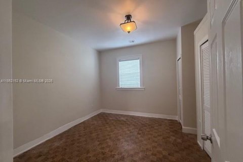 Villa ou maison à louer à Miami, Floride: 2 chambres, 116.13 m2 № 1858766 - photo 13