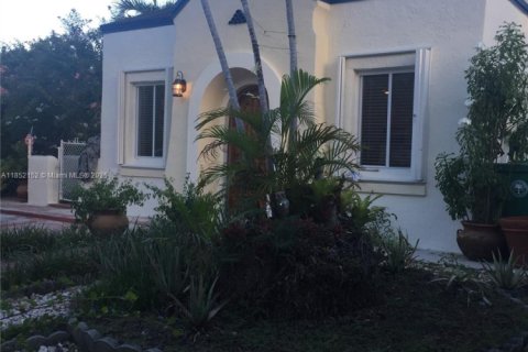 Villa ou maison à louer à Miami, Floride: 2 chambres, 116.13 m2 № 1858766 - photo 3