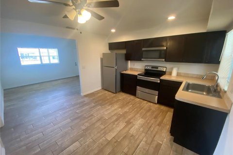 House in Spring Hill, Florida 2 bedrooms, 72.46 sq.m. № 1744102 - photo 3