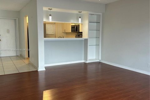 Appartement à louer à Hollywood, Floride: 2 chambres, 105.07 m2 № 1975719 - photo 1