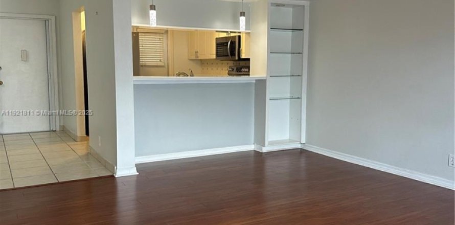 Appartement à Hollywood, Floride 2 chambres, 105.07 m2 № 1975719