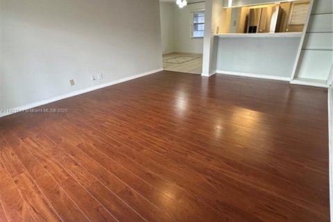 Appartement à louer à Hollywood, Floride: 2 chambres, 105.07 m2 № 1975719 - photo 2