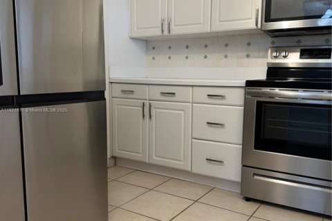 Appartement à louer à Hollywood, Floride: 2 chambres, 105.07 m2 № 1975719 - photo 3