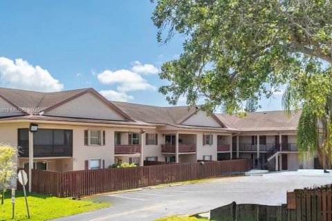 Купить кондоминиум в Майами, Флорида 2 спальни, 91.6м2, № 2024308 - фото 2