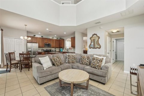House in Davenport, Florida 6 bedrooms, 266.16 sq.m. № 1508770 - photo 14
