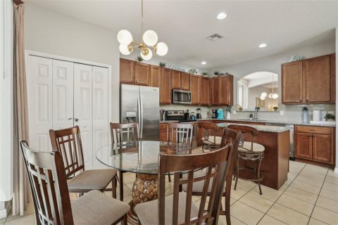 House in Davenport, Florida 6 bedrooms, 266.16 sq.m. № 1508770 - photo 21