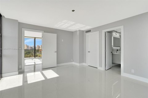 Condo in Aventura, Florida, 2 bedrooms № 1971360 - photo 9