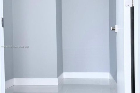 Condo in Aventura, Florida, 2 bedrooms № 1971360 - photo 10