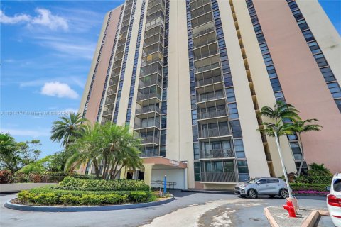 Condo in Aventura, Florida, 2 bedrooms № 1971360 - photo 18