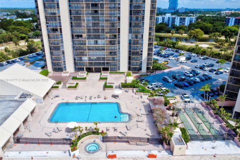 Condo in Aventura, Florida, 2 bedrooms № 1971360 - photo 20