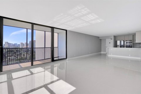 Condo in Aventura, Florida, 2 bedrooms № 1971360 - photo 5
