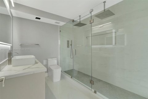 Condo in Aventura, Florida, 2 bedrooms № 1971360 - photo 11