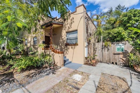 House in Tampa, Florida 3 bedrooms, 121.61 sq.m. № 2239491 - photo 12