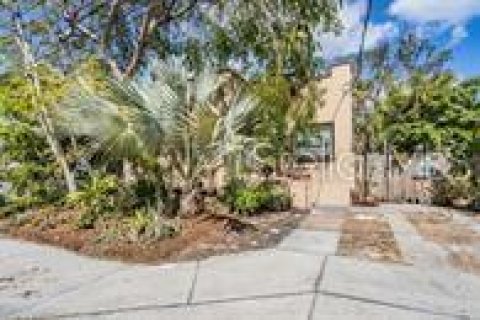 House in Tampa, Florida 3 bedrooms, 121.61 sq.m. № 2239491 - photo 16