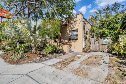 House in Tampa, Florida 3 bedrooms, 121.61 sq.m. № 2239491