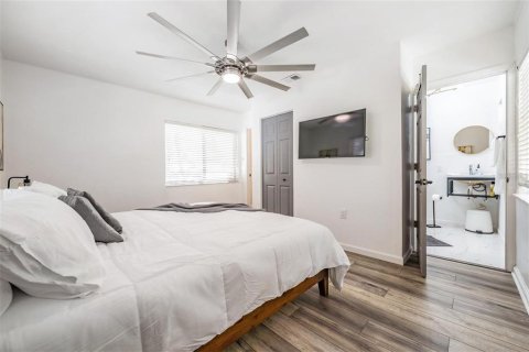 House in Tampa, Florida 3 bedrooms, 121.61 sq.m. № 2239491 - photo 7