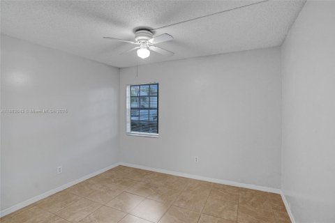 Condo in Miami, Florida, 2 bedrooms  № 1978148 - photo 8