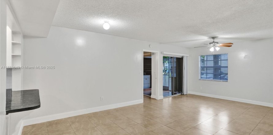 Condo in Miami, Florida, 2 bedrooms  № 1978148