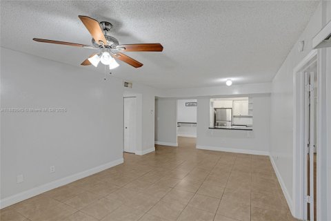 Condo in Miami, Florida, 2 bedrooms  № 1978148 - photo 5
