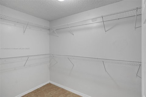 Condo in Miami, Florida, 2 bedrooms  № 1978148 - photo 14