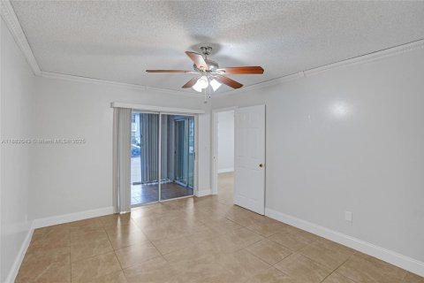 Condo in Miami, Florida, 2 bedrooms  № 1978148 - photo 11