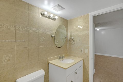 Condo in Miami, Florida, 2 bedrooms  № 1978148 - photo 10