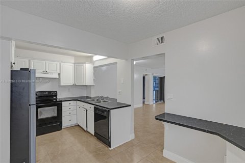 Condo in Miami, Florida, 2 bedrooms  № 1978148 - photo 4