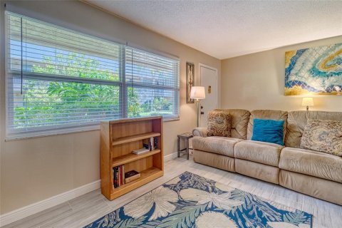 Copropriété à louer à Saint Petersburg, Floride: 1 chambre, 73.39 m2 № 2204210 - photo 4