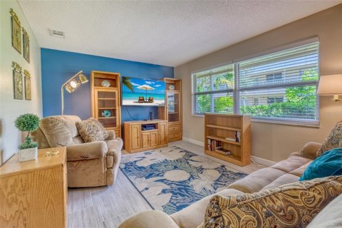 Copropriété à louer à Saint Petersburg, Floride: 1 chambre, 73.39 m2 № 2204210 - photo 2