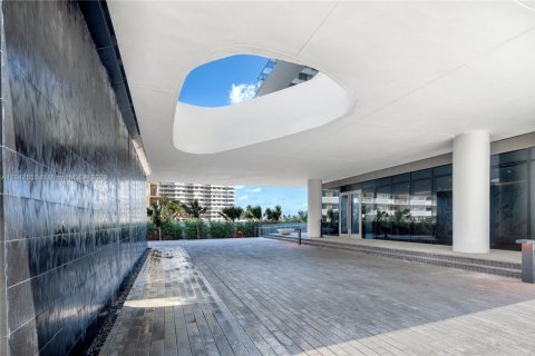 Купить кондоминиум в Халландейл-Бич, Флорида 3 спальни, 270.62м2, № 1939809 - фото 3