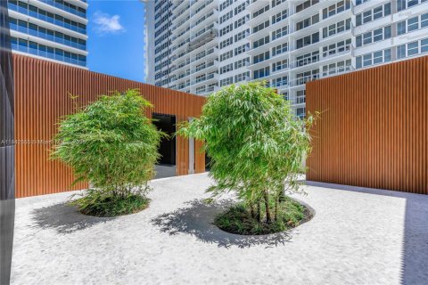 Купить кондоминиум в Халландейл-Бич, Флорида 3 спальни, 270.62м2, № 1939809 - фото 12