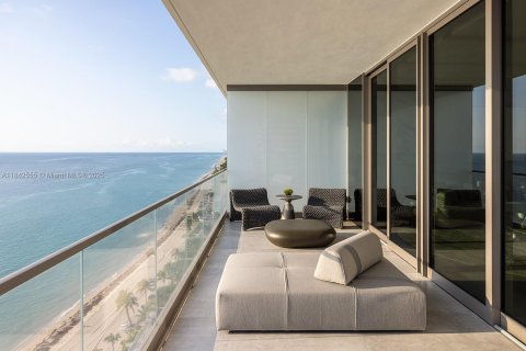 Купить кондоминиум в Халландейл-Бич, Флорида 3 спальни, 270.62м2, № 1939809 - фото 2