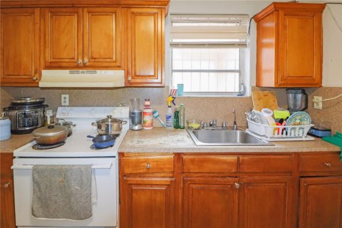 Propiedad comercial en venta en Miami, Florida, 207.26 m2 № 2053192 - foto 18