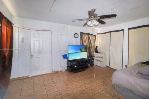 Propiedad comercial en venta en Miami, Florida, 207.26 m2 № 2053192 - foto 8