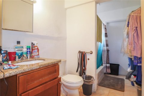 Propiedad comercial en venta en Miami, Florida, 207.26 m2 № 2053192 - foto 10