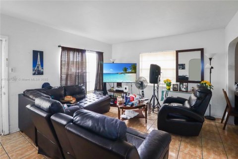 Propiedad comercial en venta en Miami, Florida, 207.26 m2 № 2053192 - foto 3