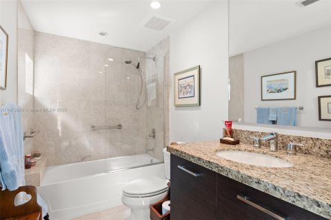 Купить кондоминиум в Бей-Харбор-Айлендс, Флорида 4 спальни, 253.44м2, № 1969697 - фото 25
