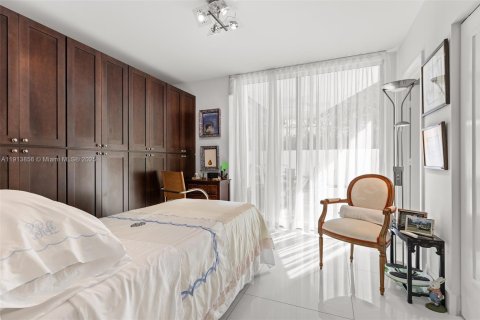 Купить кондоминиум в Бей-Харбор-Айлендс, Флорида 4 спальни, 253.44м2, № 1969697 - фото 24