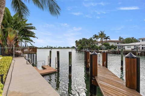 Купить кондоминиум в Бей-Харбор-Айлендс, Флорида 4 спальни, 253.44м2, № 1969697 - фото 8